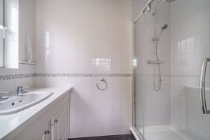 ensuite shower- click for photo gallery